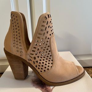 Jessica Simpson Tan Ankle Booties